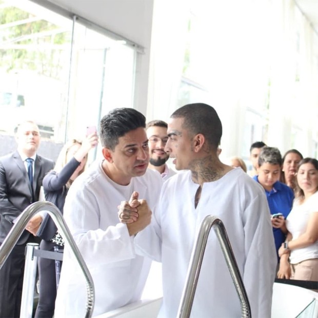 MC Guimê é batizado (Foto: Reprodução/Instagram)