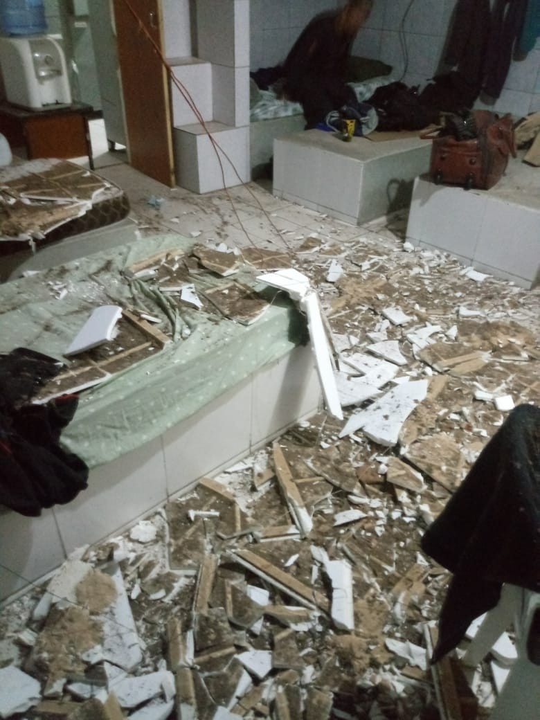 Teto desaba em sala de repouso de policiais penais no presídio PB1, em João Pessoa