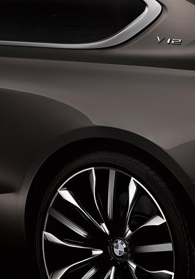 Imagem de detalhe indica adoção do motor V12 no BMW Gran Lusso Coupé (Foto: Divulgação)