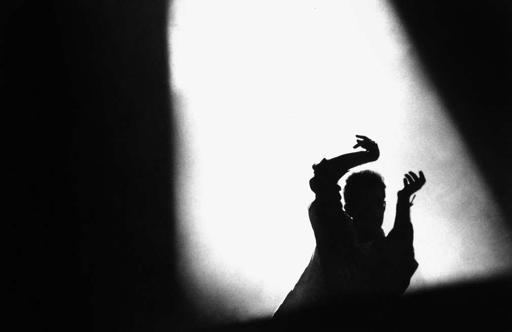 Cantor Renato Russo durante show da banda Legião Urbana no estádio Parque Antártica, em São Paulo, em agosto de 1990 — Foto: Masao Goto Filho/Estadão Conteúdo/Arquivo