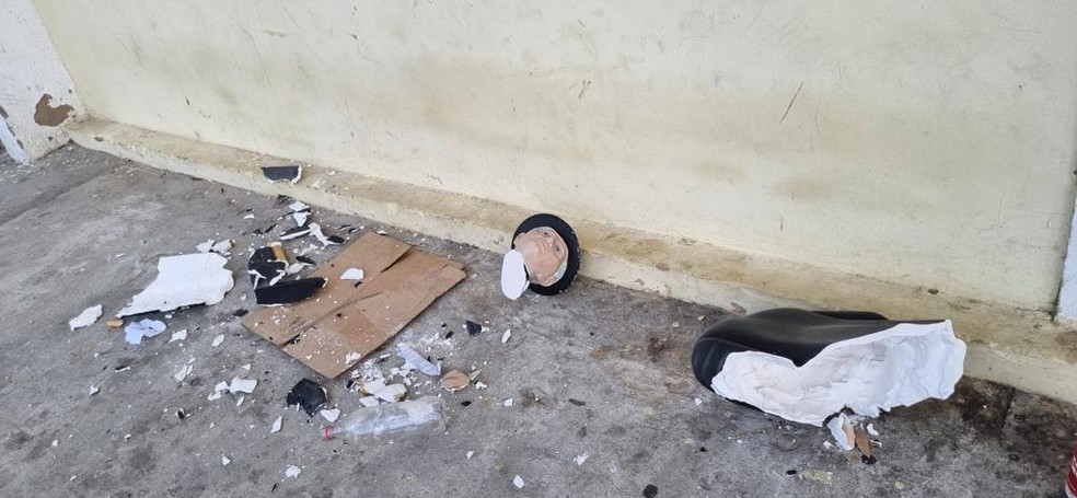 Imagem de Padre Cícero é destruída por vândalos — Foto: Pascom São José do Trapiche
