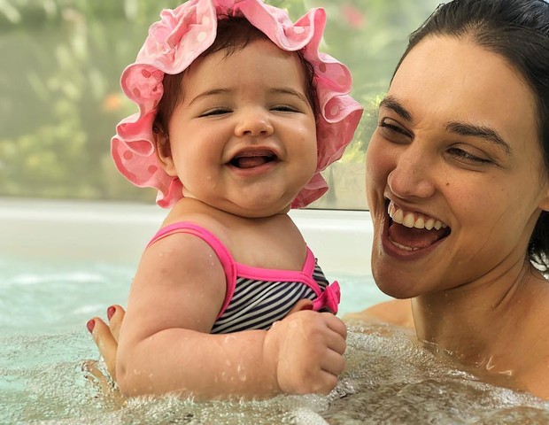 Débora Nascimento e a filha, Bella (Foto: reprodução/instagram)
