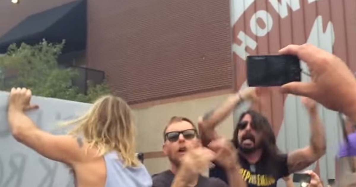 Foo Fighters Rickroll the Westboro Baptist Church