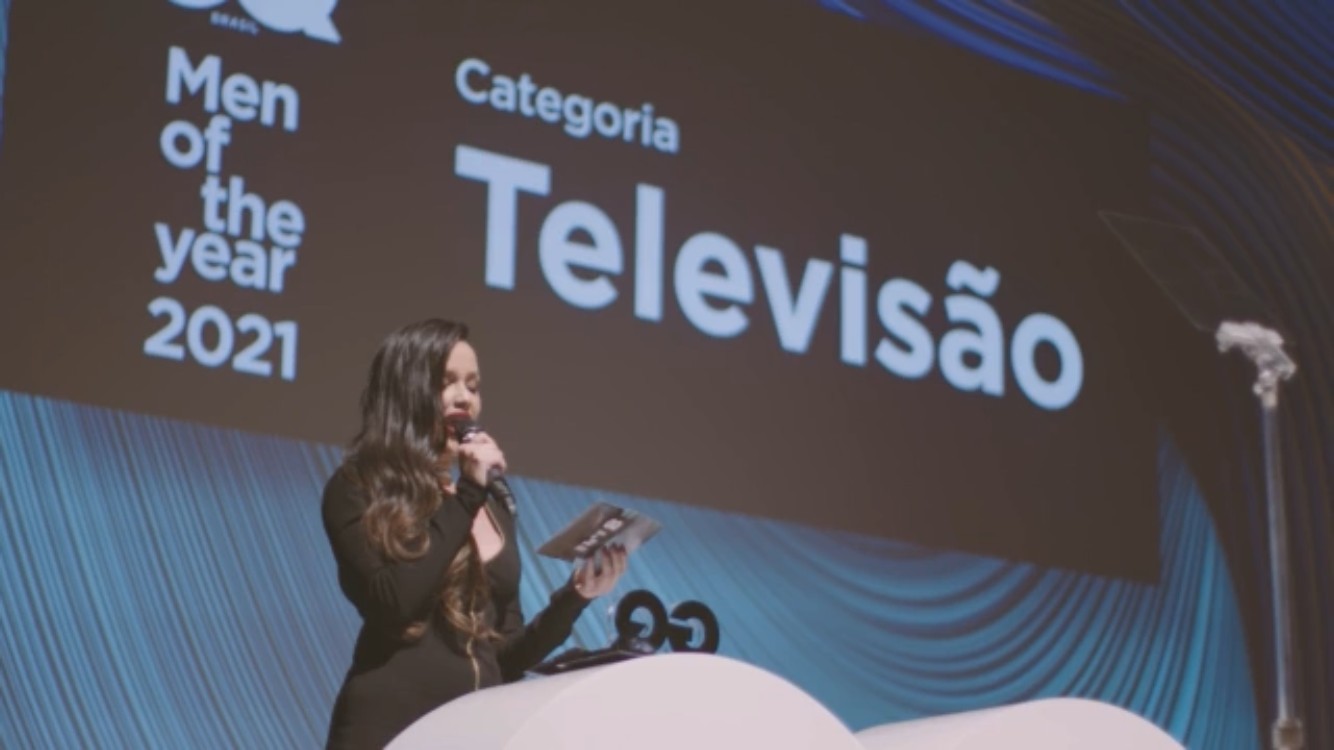 Juliette anuncia Tiago Leifert como o Men of The Year 2021 na categoria Televisão (Foto: @rodrigodpaulam)