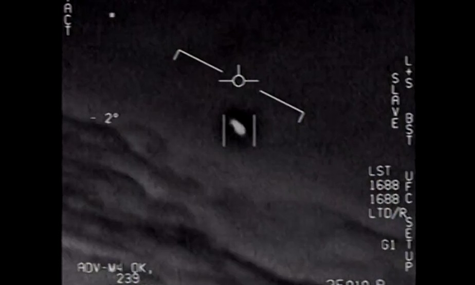 Vídeos divulgados pelo Pentágono mostram objetos voadores não identificados