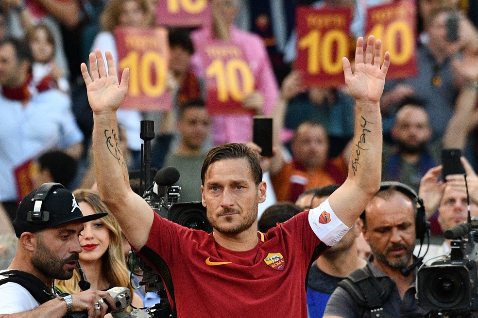 Totti em sua despedida Roma; será que ele joga contra a Chapecoense? (Foto: Vincenzo Pinto / AFP)