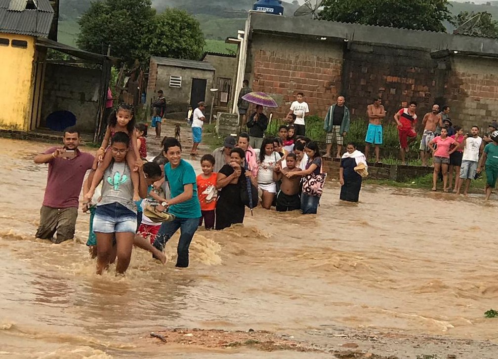 Moradores de Amaraji, na Zona da Mata, enfrentam alagamentos por causa da chuva de 143 milÃ­metros registrada em 24 horas â€” Foto: Prefeitura de Amaraji/DivulgaÃ§Ã£o