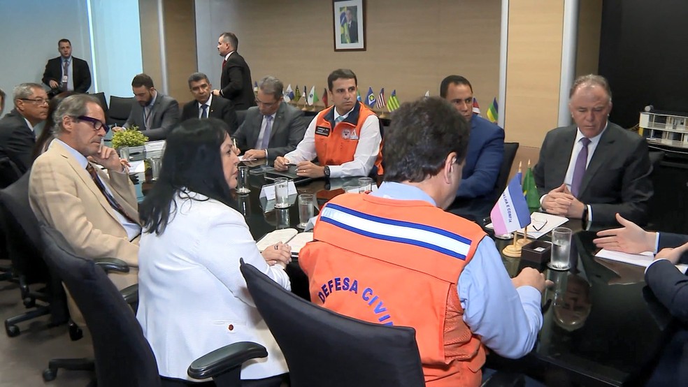 O governador do Espírito Santo e deputados federais se reuniram nesta segunda-feira (3), Brasília, para pedir recursos ao governo federal — Foto: Reprodução/TV Gazeta