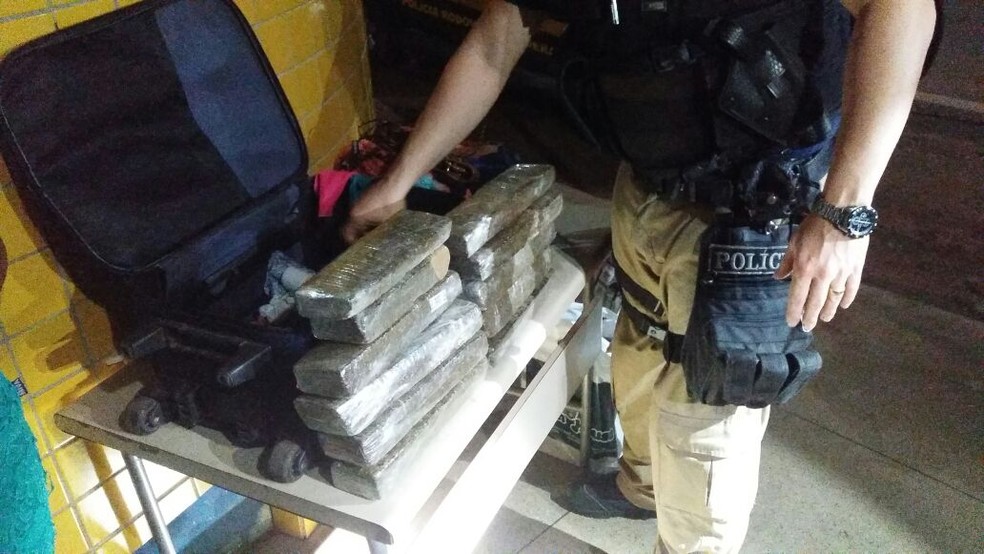 Mulher foi presa na cidade de Imperatriz (Foto: Divulgação/PRF)