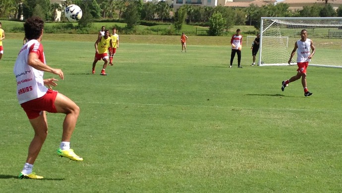 Pato se destaca e faz golaços em treino do São Paulo em Orlando