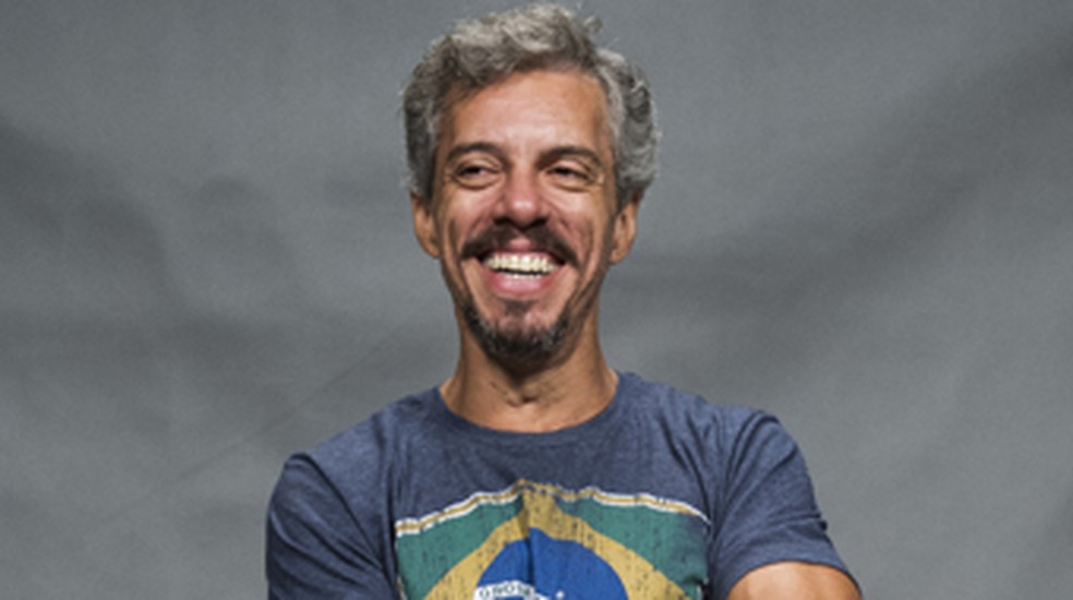 Osvaldo Mil é Cosme, em 'A Dona do Pedaço', pai de Edilene (Cynthia Senek) e motorista de Otávio (José de Abreu) — Foto: Caiuá Franco/ Globo