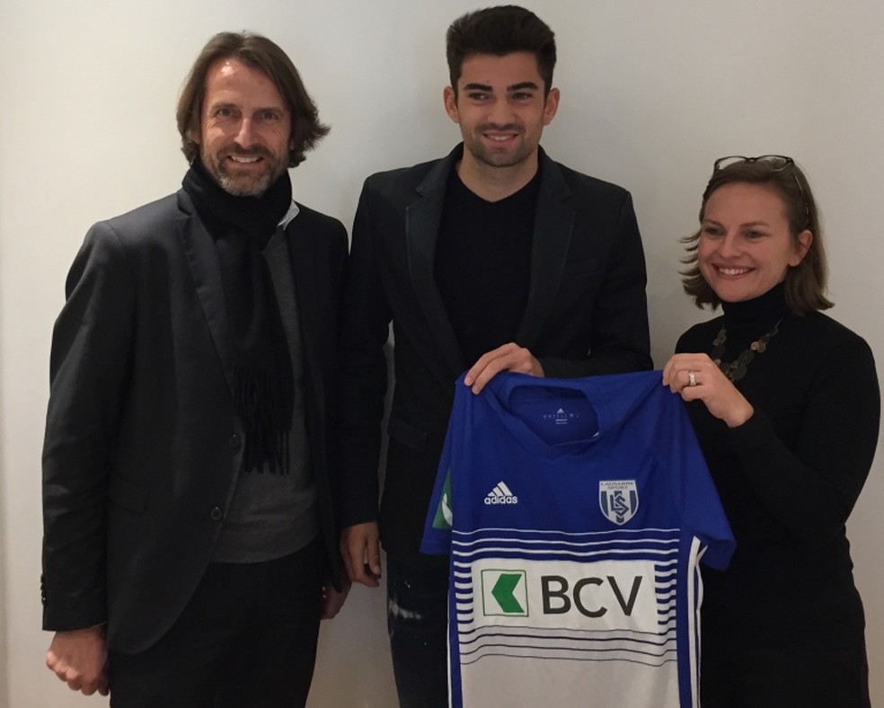 Enzo Zidane posa com dirigentes do Lausanne (Foto: Site oficial do Lausanne)