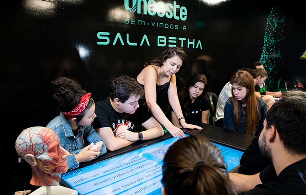 Sala Betha é o espaço que reúne tecnologias de ponta para aprendizado dos futuros profissionais da área da saúde — Foto: Marketing Unoeste