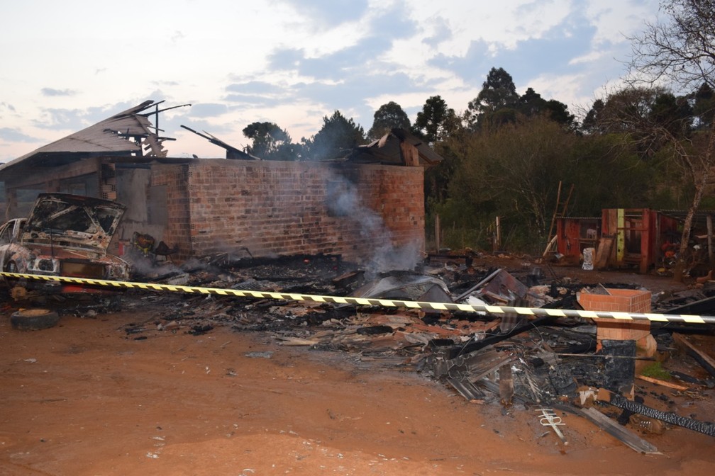 As vítimas são dois meninos, de dois e quatro anos — Foto: Blog do Elói 