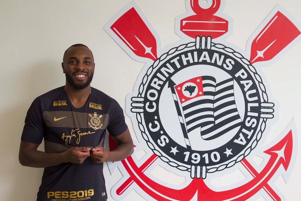 Após ação na Justiça, Corinthians entra em acordo com zagueiro Manoel; veja quanto ele receberá