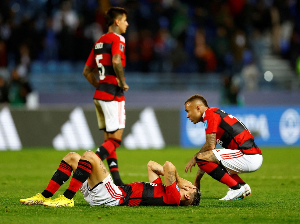 Jogadores do Flamengo lamentam eliminao no Mundial  Foto: REUTERS/Andrew Boyers 