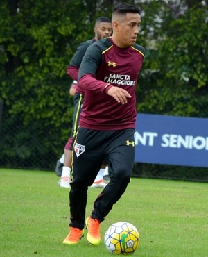 Cueva  tira lição de cartões, e pede reação ao São Paulo