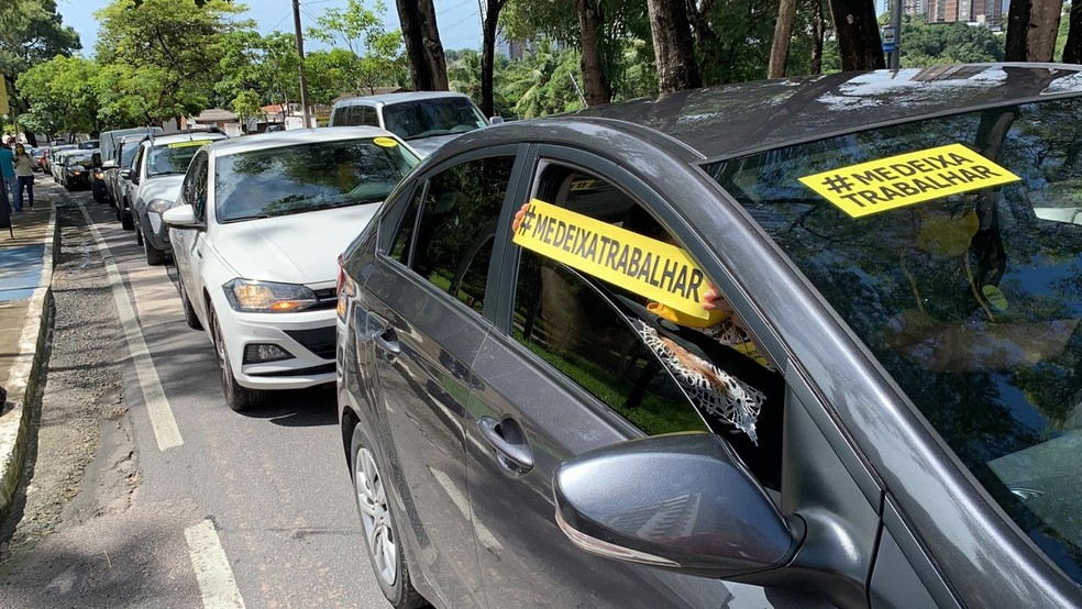 Ato público contou com carreata em frente à casa granja Santana, residência oficial do governador da Paraíba, em João Pessoa — Foto: Walter Paparazzo/G1