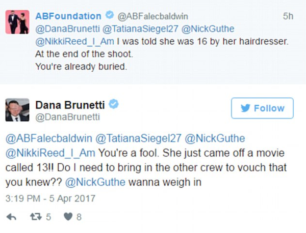 A discussão entre Alec Baldwin e o produtor Dana Brunetti (Foto: Twitter)