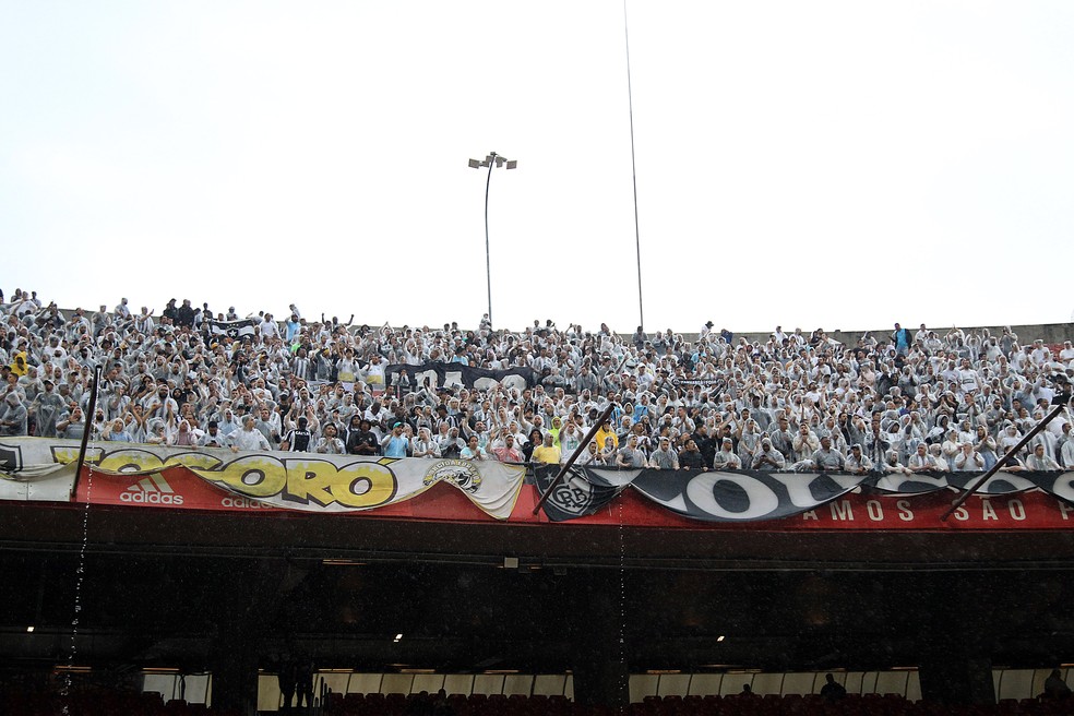 Botafoguenses esgotaram os mais de três mil ingressos disponibilizados. — Foto: Vítor Silva / Botafogo