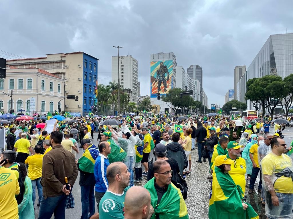 Bolsonaristas interditam faixas da Av. Presidente Vargas, no Centro, durante ato antidemocrático. — Foto: Fábio Rossi