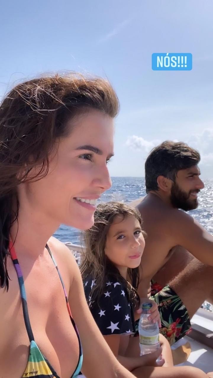 Deborah Secco, Hugo Moura e Maria Flor (Foto: Instagram/ Reprodução)