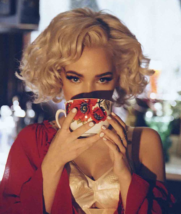 Ex Estrela Teen Atriz Mostra Que Cresceu E Encarna Marilyn Monroe Em Ensaio Sexy Quem Quem News