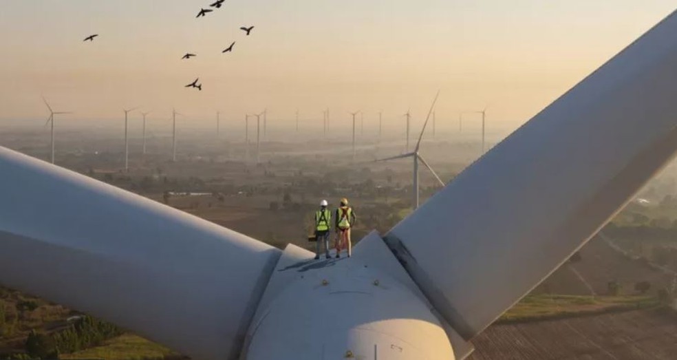 Apesar da rápida implantação da energia renovável, controlar o aumento das temperaturas globais provavelmente vai exigir também uma ampla remoção de carbono da atmosfera.  — Foto: Getty Images via BBC