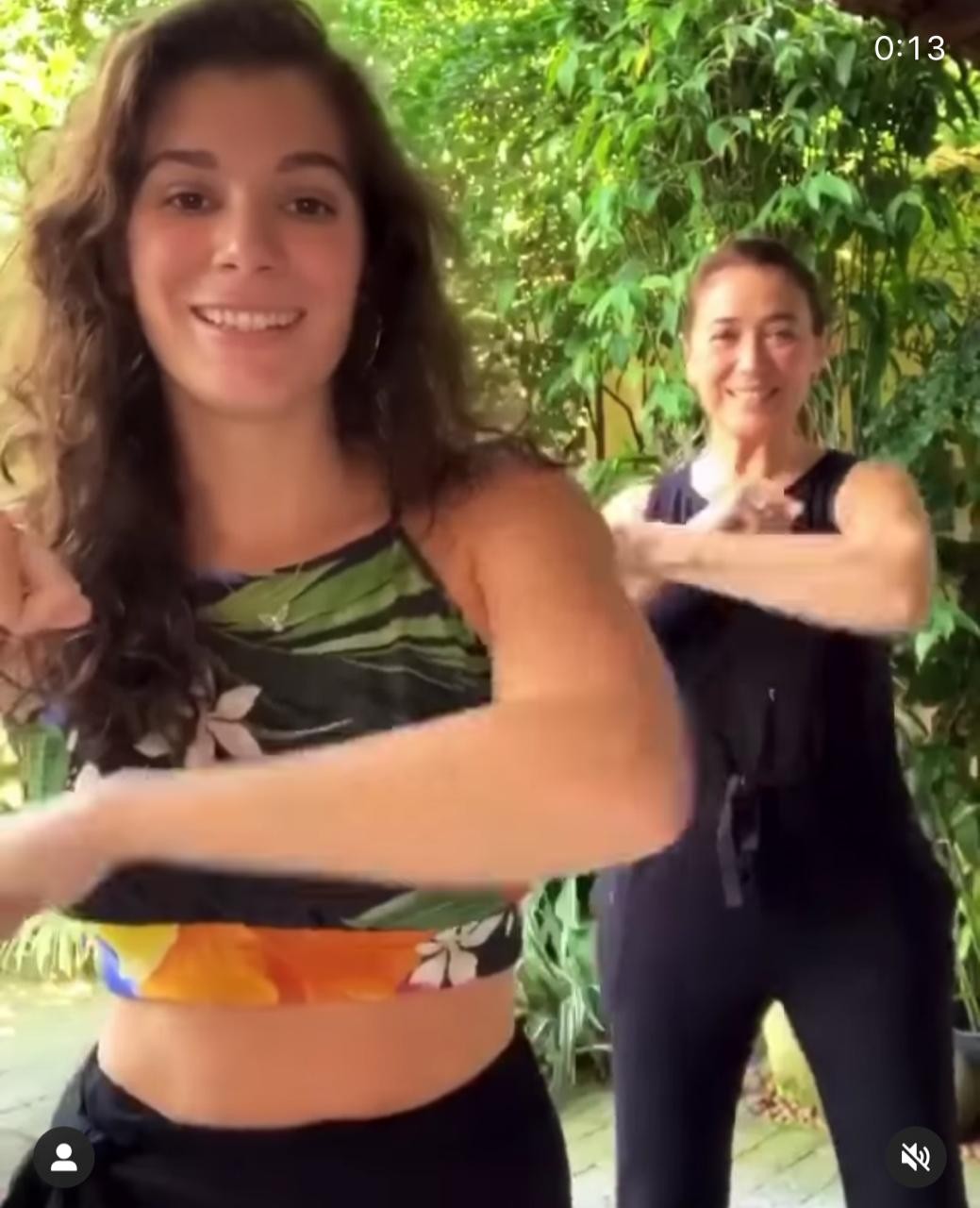 Lilia Cabral dança coreografia de Anitta para rede social (Foto: Reprodução/Instagram)