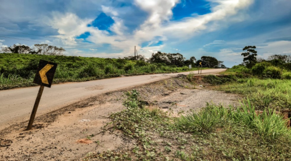 Vários pontos da via estão danificados e precisam de reparos — Foto: Juan Diaz/Arquivo pessoal