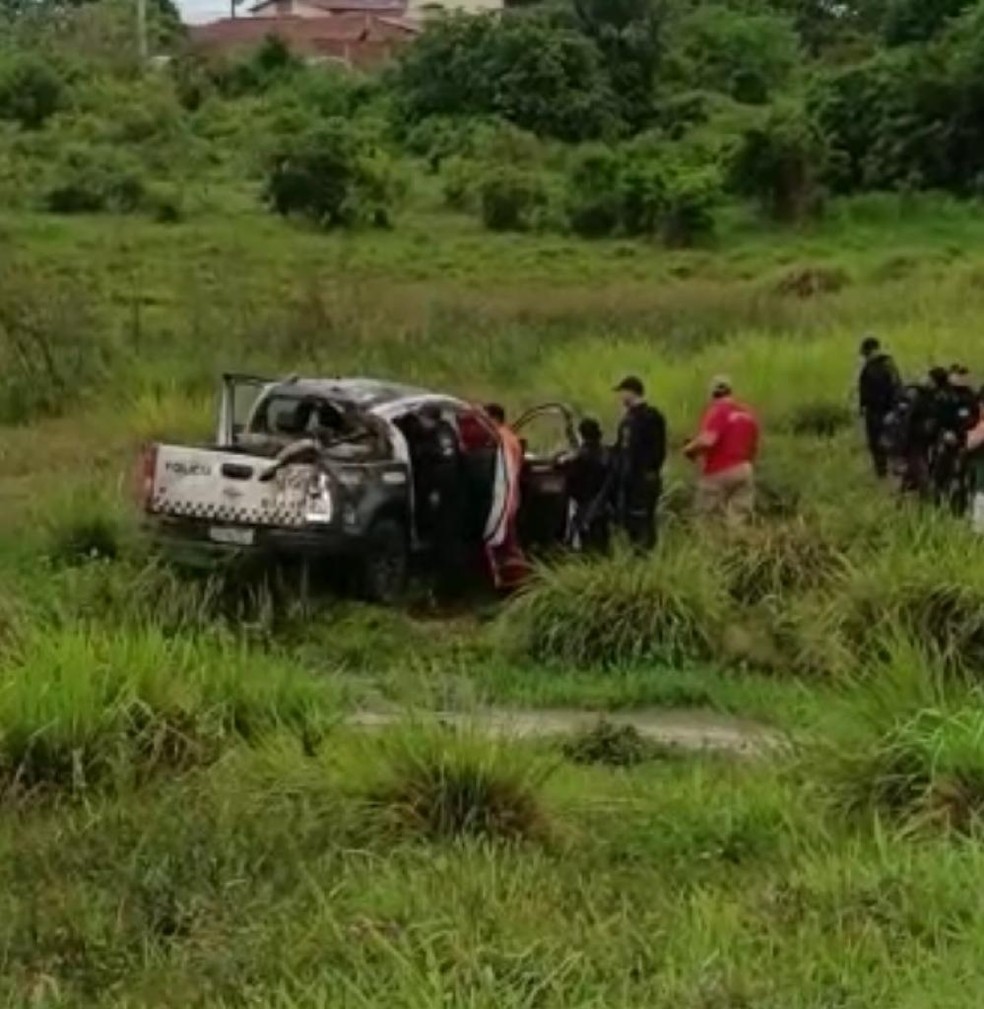 Viatura da PM capota na Grande Natal e helicóptero resgata policial ferido — Foto: Reprodução