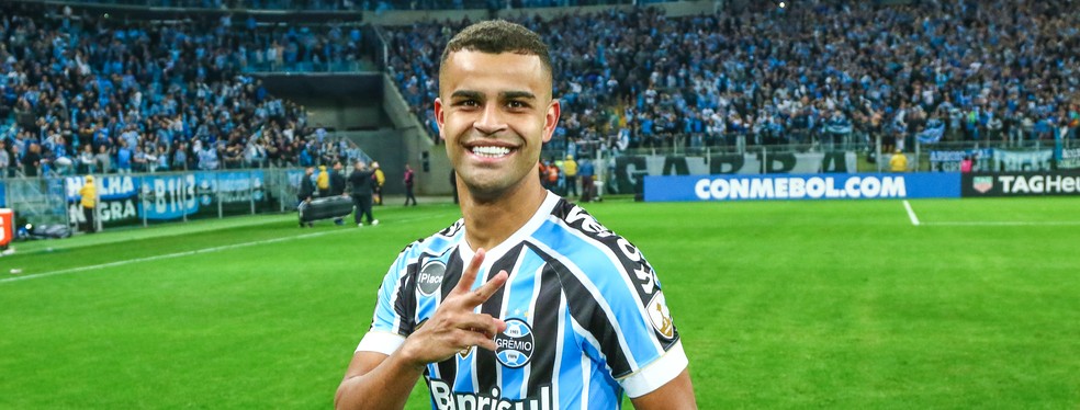 Alisson tem sido uma espécie de 12º jogador de Renato — Foto: Lucas Uebel/Grêmio