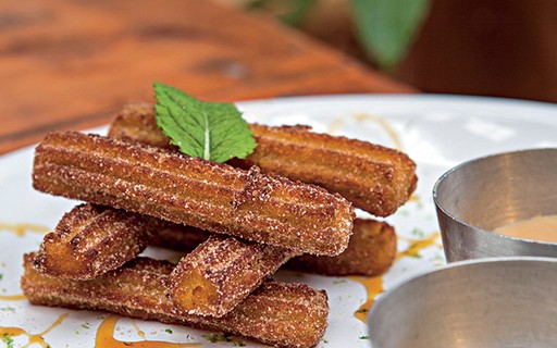 Minichurros De Milho E Banana Da Terra Casa E Jardim Doces Coloque a massa em um saco de confeitar com bico de estrela. minichurros de milho e banana da terra