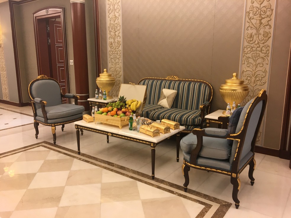 Parte da suíte onde o príncipe saudita Alwaleed bin Talal estava preso no hotel Ritz-Carlton em Riyadh, na Arábia Saudita (Foto: Katie Paul/Reuters)