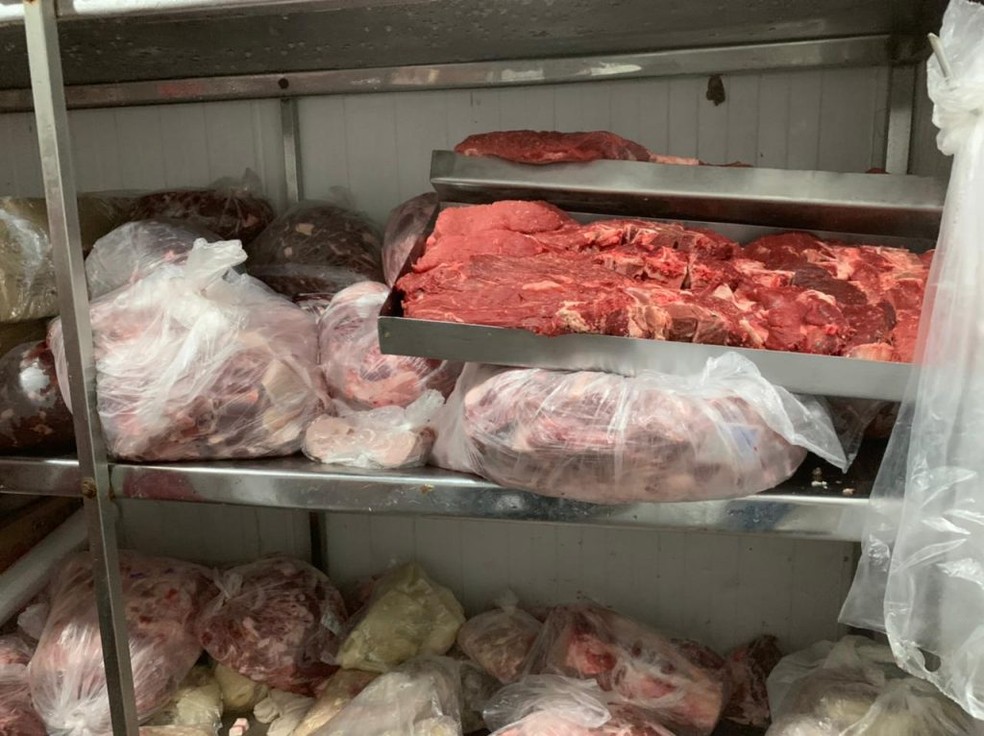 Carnes estragadas também são apreendidas em fiscalização em Maceió — Foto: Vigilância Sanitária
