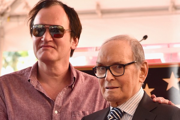 Quentin Tarantino e Ennio Morricone no evento no qual o compositor ganhou uma estrela na Calçada da Fama de Hollywood (Foto: Getty Images)