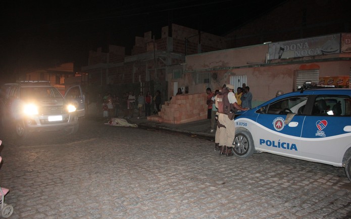 Dupla em moto atirou contra vítima em Eunápolis, Bahia, em 2016 (Foto: Tássio Loureiro/ Via 41)