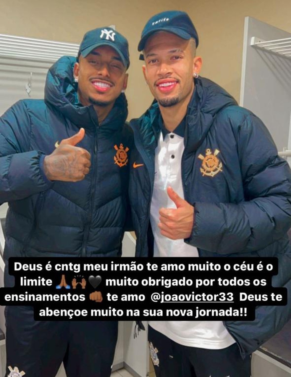 Do Corinthians para o Benfica: Raul Gustavo se despediu de João Victor — Foto: Reprodução