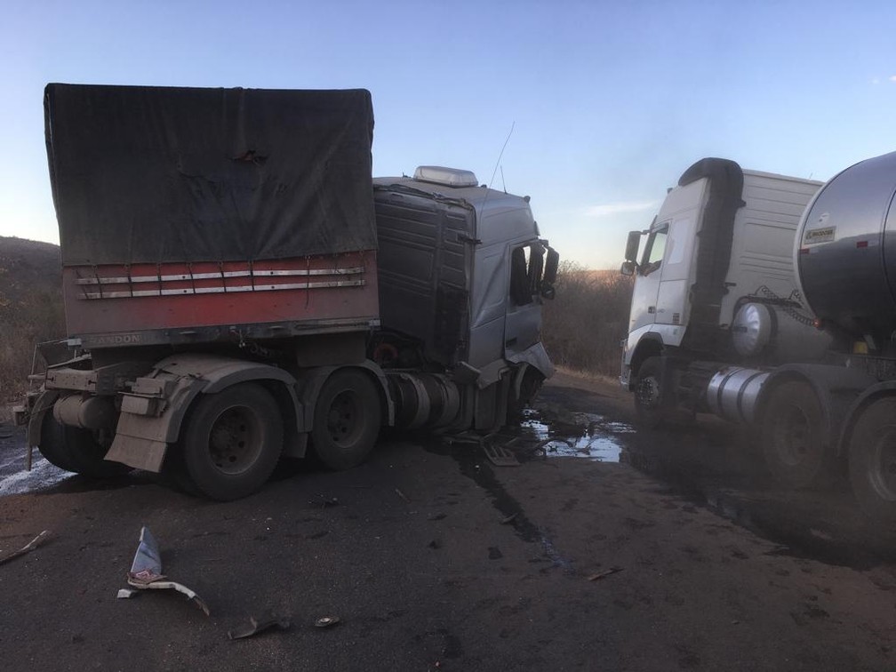 Acidente aconteceu na BR-242, em Ibotirama — Foto: Gazeta 5