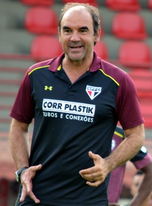Em busca do time ideal, Ricardo Gomes muda o time pela nona vez