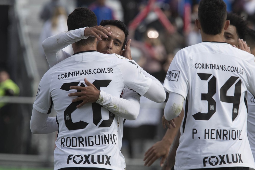Passe de Jadson, gol de Rodriguinho: dupla do Corinthians se renova para 2018