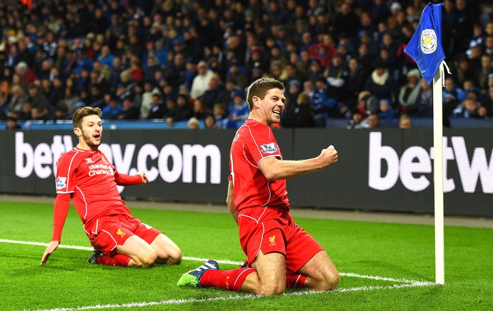 Gerrard comemora gol do Liverpool contra o Leicester City  (Foto: Getty Images)