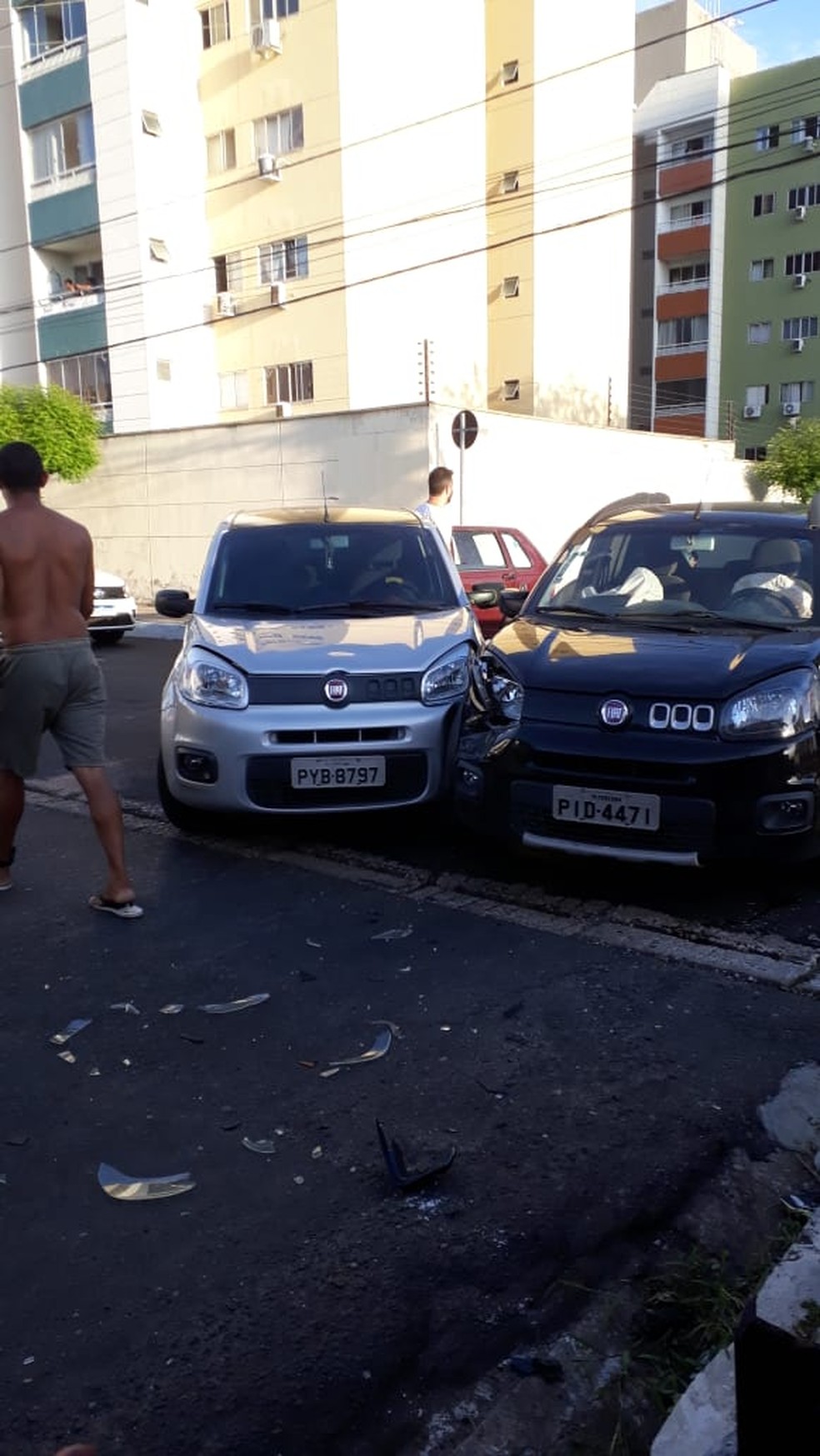 Segunda colisão entre veículos registrada na segunda-feira (11) em cruzamento na Zona Leste de Teresina — Foto: Nunci Santos