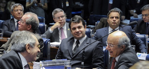 José Pimentel (PT-CE), Raimundo Lira (PMDB-PB) e Reguffe (sem partido-DF) (Foto: Edilson Rodrigues/Agência Senado)