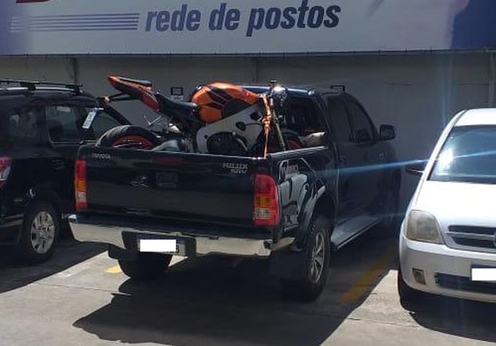 Polícia ainda não encontrou caminhonete e moto que estavam com a vítima. Essa foto foi tirada antes do crime — Foto: Divulgação/Polícia Civil