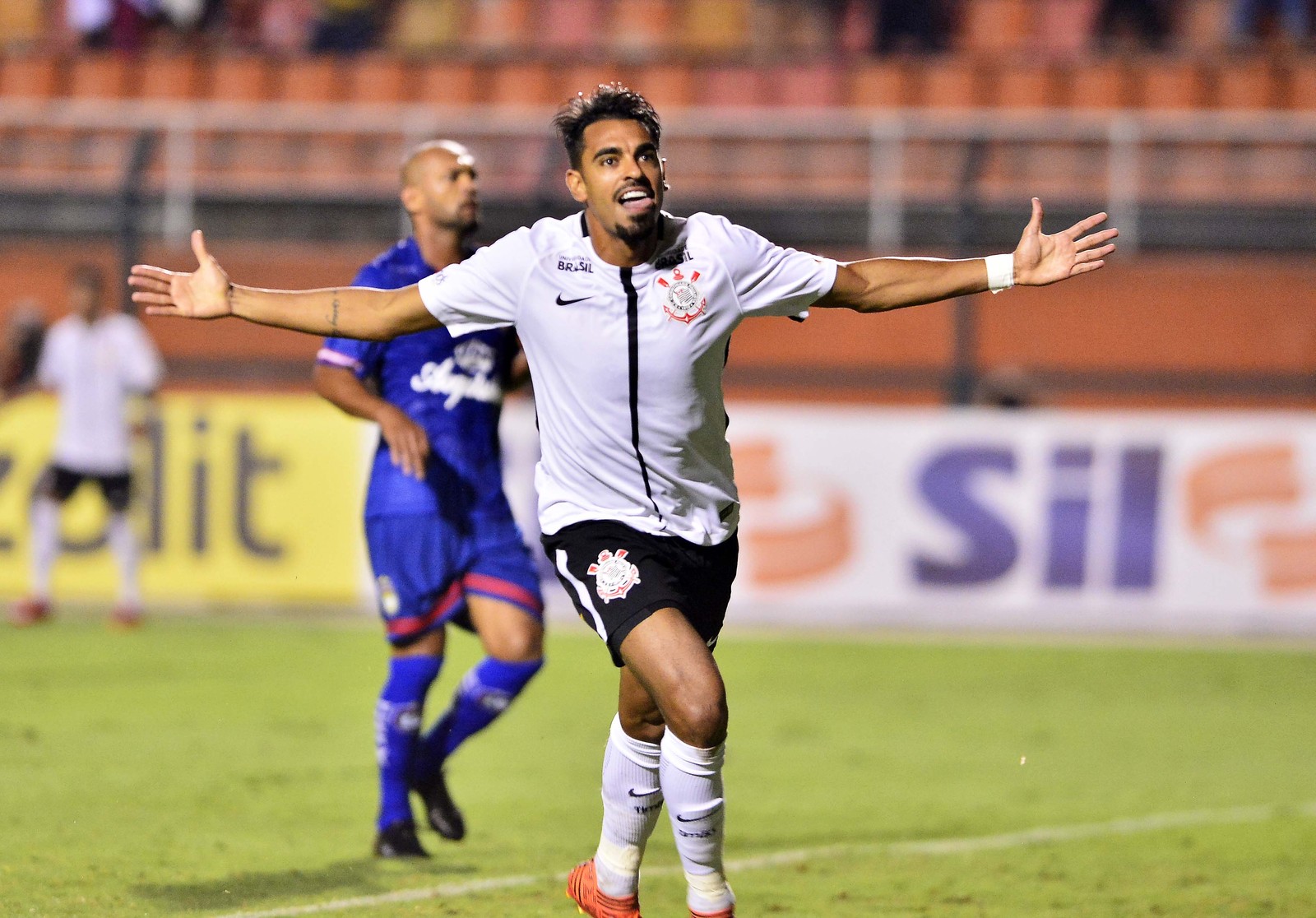 Júnior Dutra vibra com gol e boa atuação, mas avisa: 