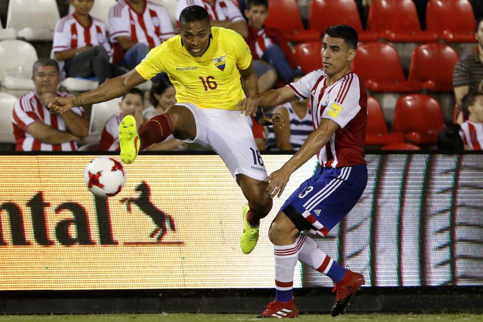Antonio Valencia em ação pela seleção equatoriana — Foto: EFE