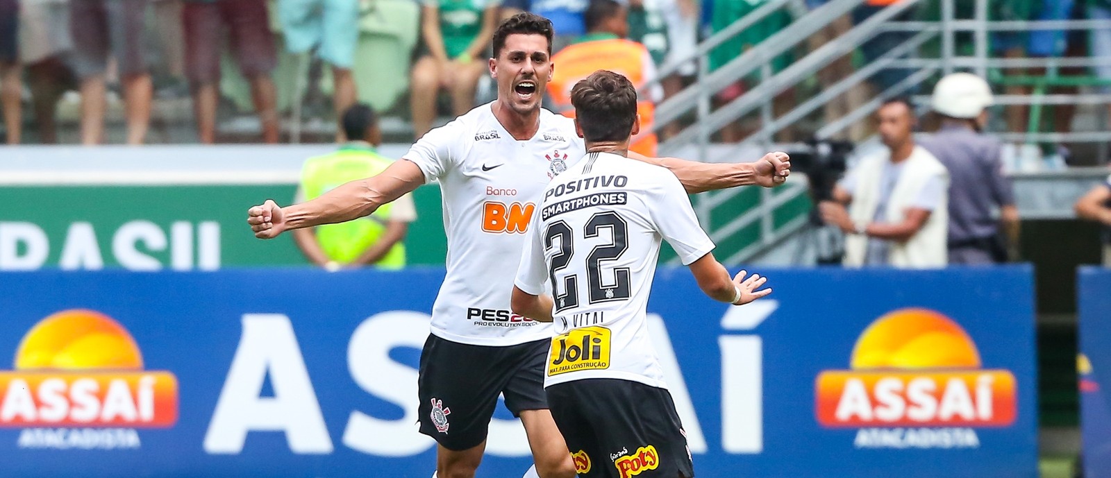 Depois do Dérbi, Avelar brinca com torcedor que fez promessa inusitada