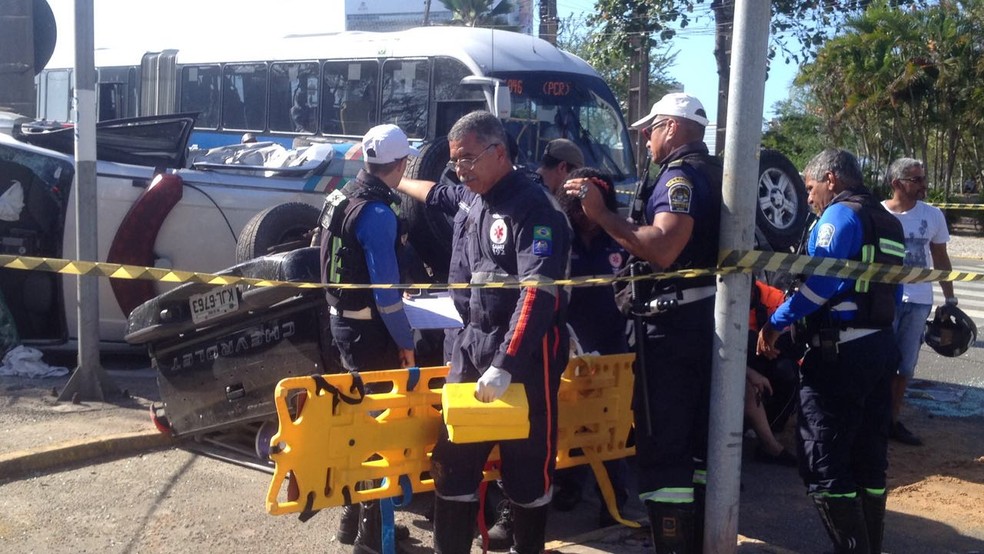 Serviço de Atendimento Móvel de Urgência foi acionado para socorrer vítimas de colisão no Centro do Recife — Foto: Aldo Carneiro/Pernambuco Press