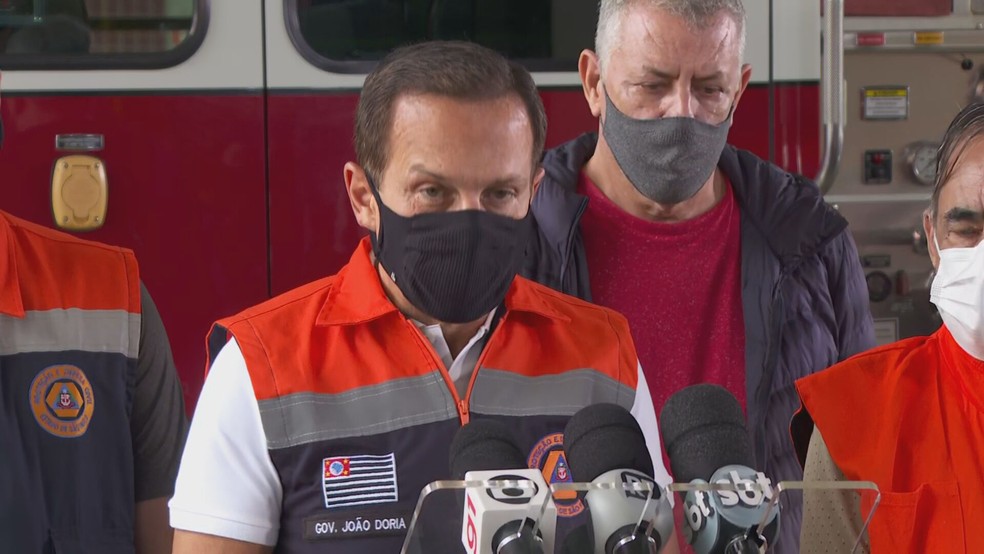 O governador de São Paulo, João Doria, durante coletiva de imprensa neste domingo (30), na Grande SP — Foto: Reprodução/TV Globo